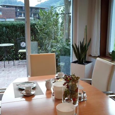 Heidi Oda ve Kahvaltı Schruns