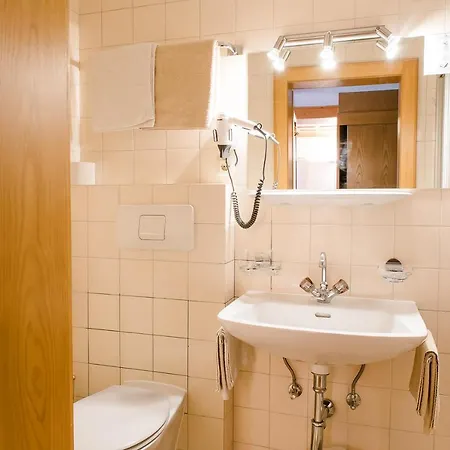 Heidi Oda ve Kahvaltı Schruns